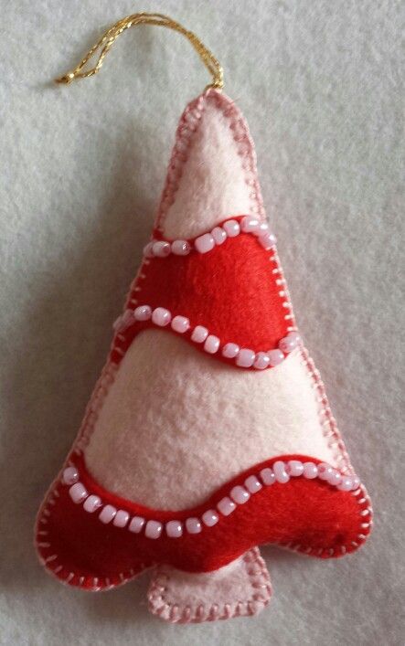 felt-christmas-crafts-with-beads