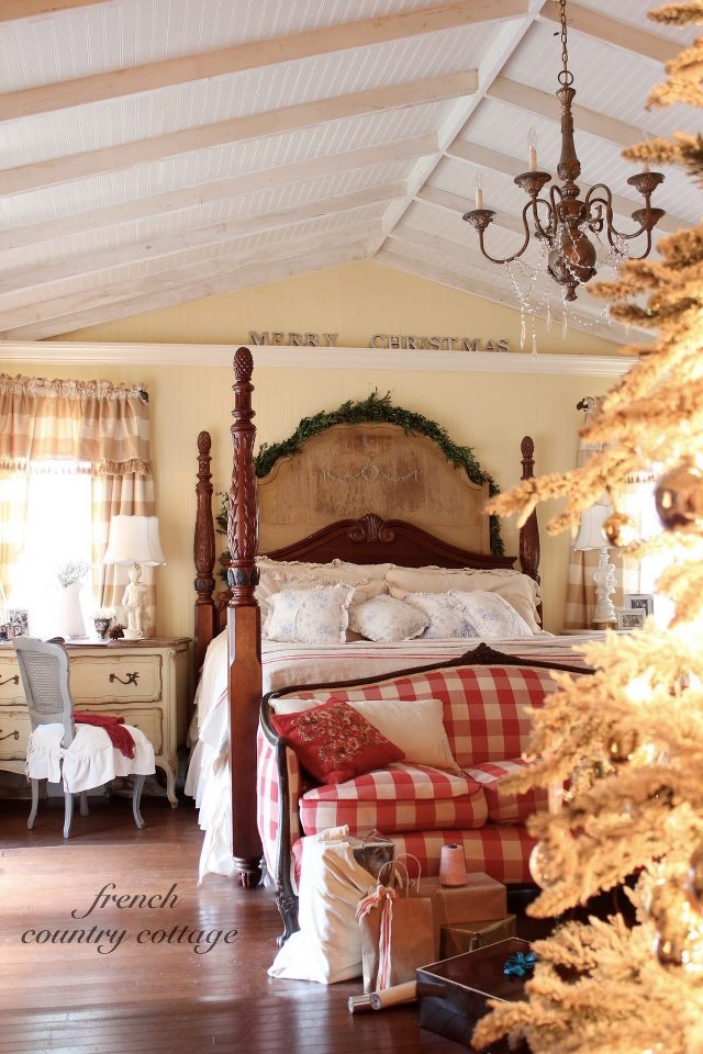 french-country-cottage-christmas-bedroom