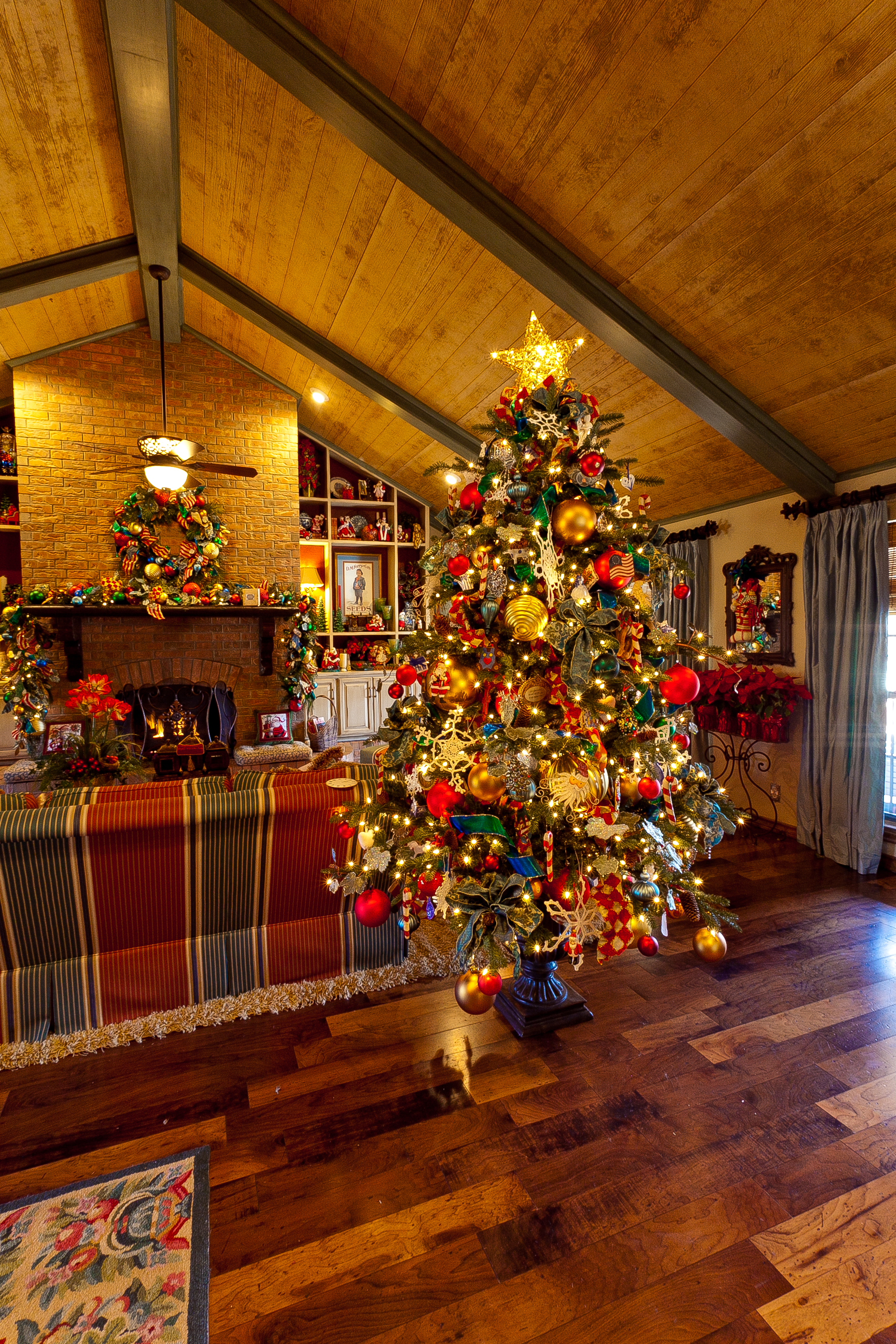 french-country-decorated-christmas-trees