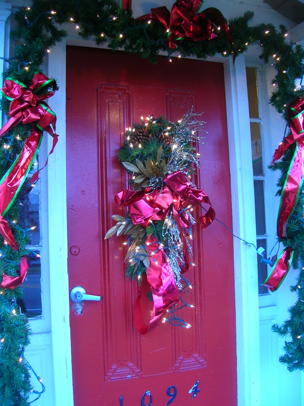 front-door-christmas-decoration