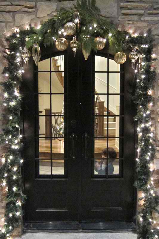 front-door-christmas-decorations-outdoor