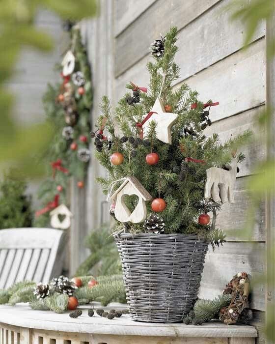 front-porch-christmas-tree