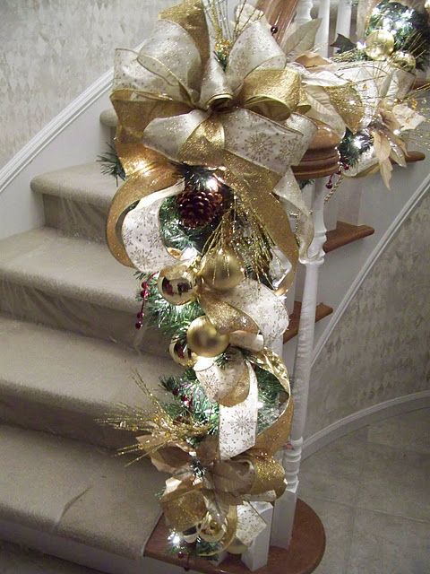 gold-christmas-staircase-garland