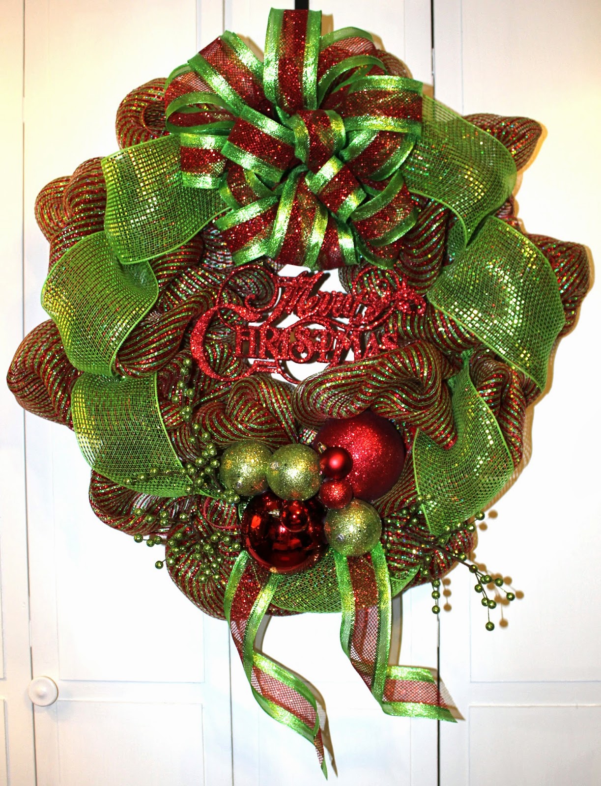 green-deco-mesh-christmas-wreath