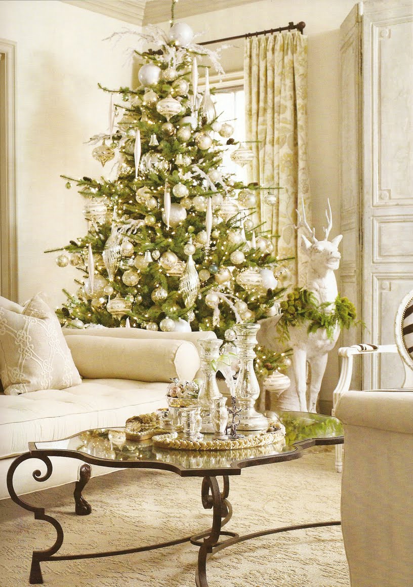 green-and-white-christmas-tree-decoration