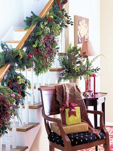 ideas-for-christmas-garland-on-staircase