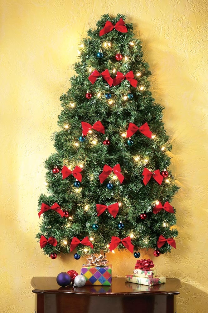 lighted-wall-christmas-tree