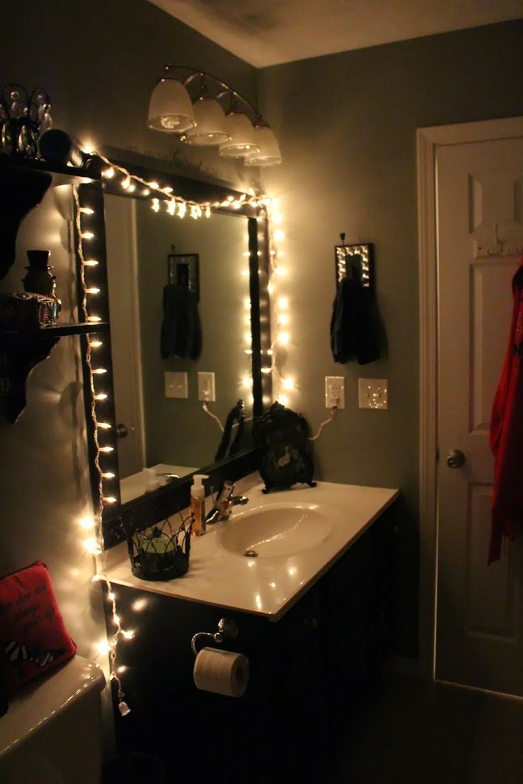 lights-around-mirror-bathroom