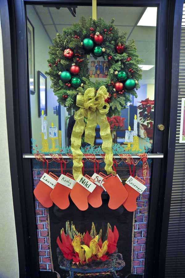 office-christmas-door-decorating-ideas-pics