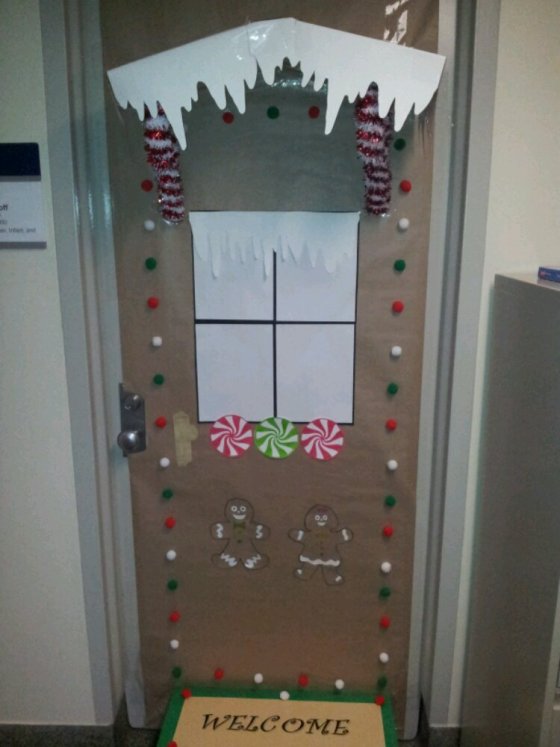 office-door-christmas