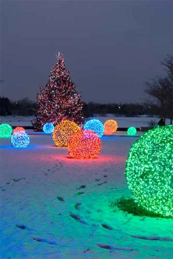 outdoor-christmas-light-balls