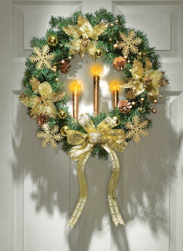 outdoor-lighted-christmas-wreaths