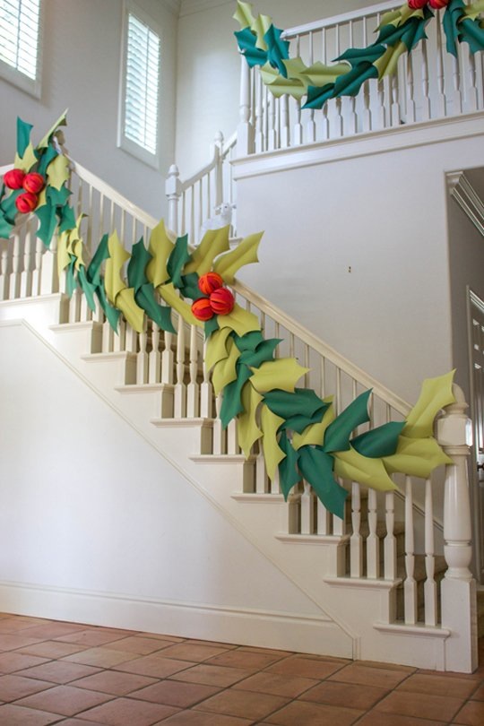 paper-holly-and-berry-garland