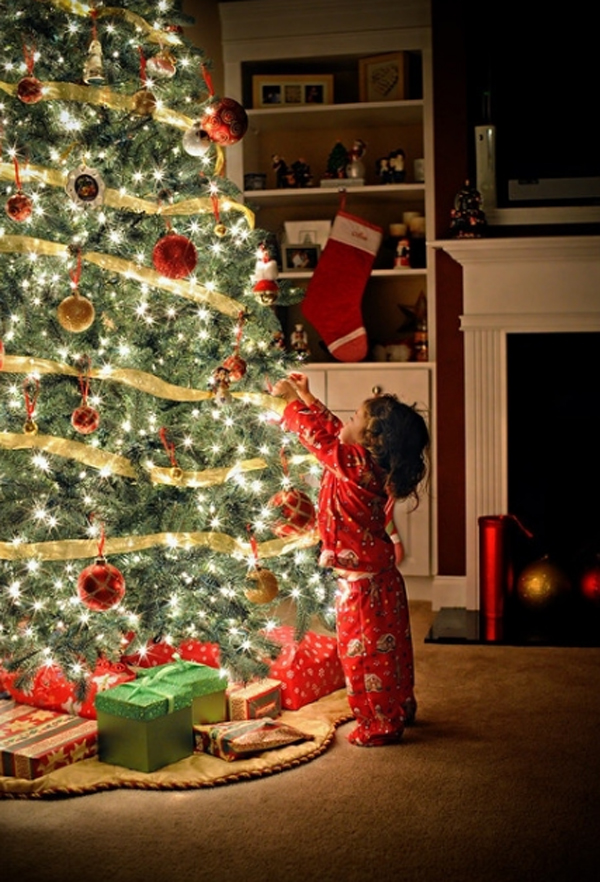 perfect-christmas-tree-decorating