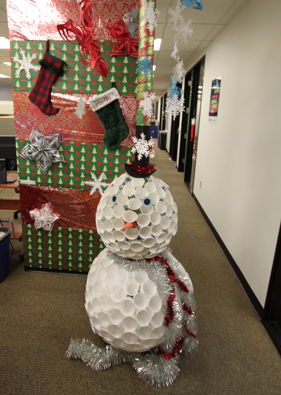 Top 30 Office Christmas Decorating Ideas Flawssy