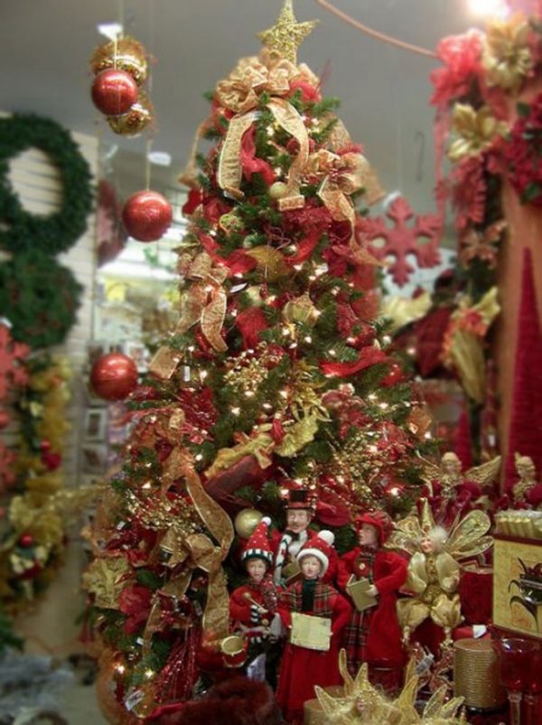 red-christmas-tree-decorating-ideas