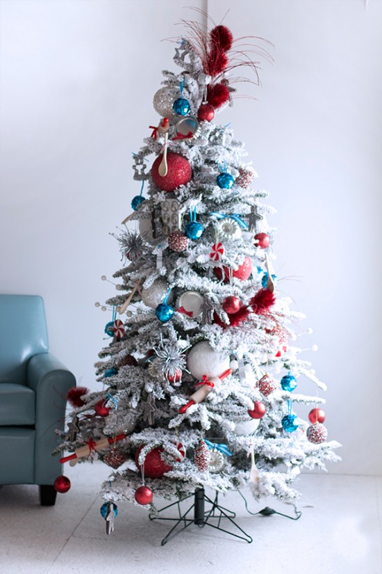 red-and-blue-christmas-tree-decorations