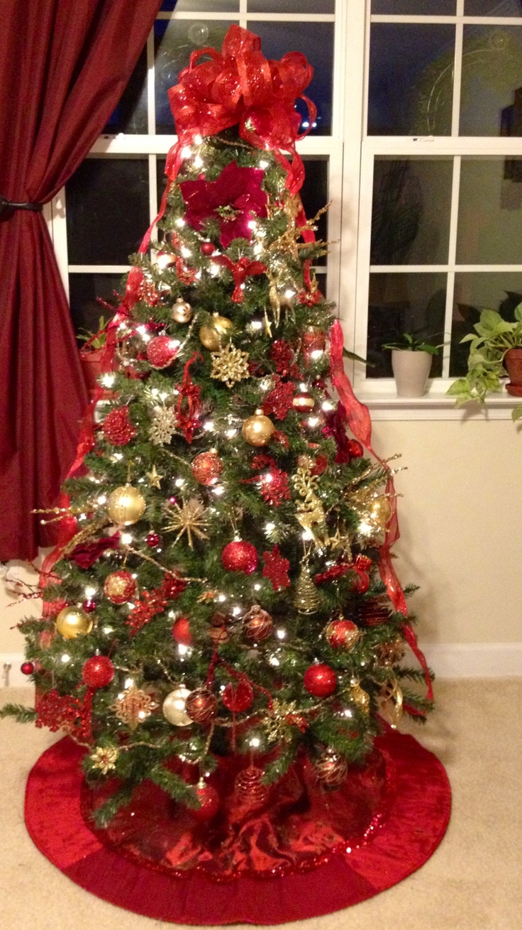 red-and-gold-theme-christmas-tree