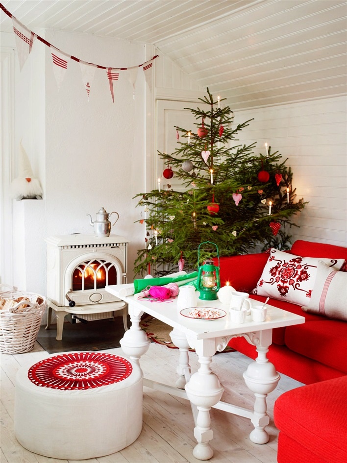 red-and-white-christmas-living-room