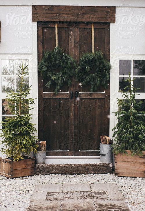 rustic-christmas-front-door