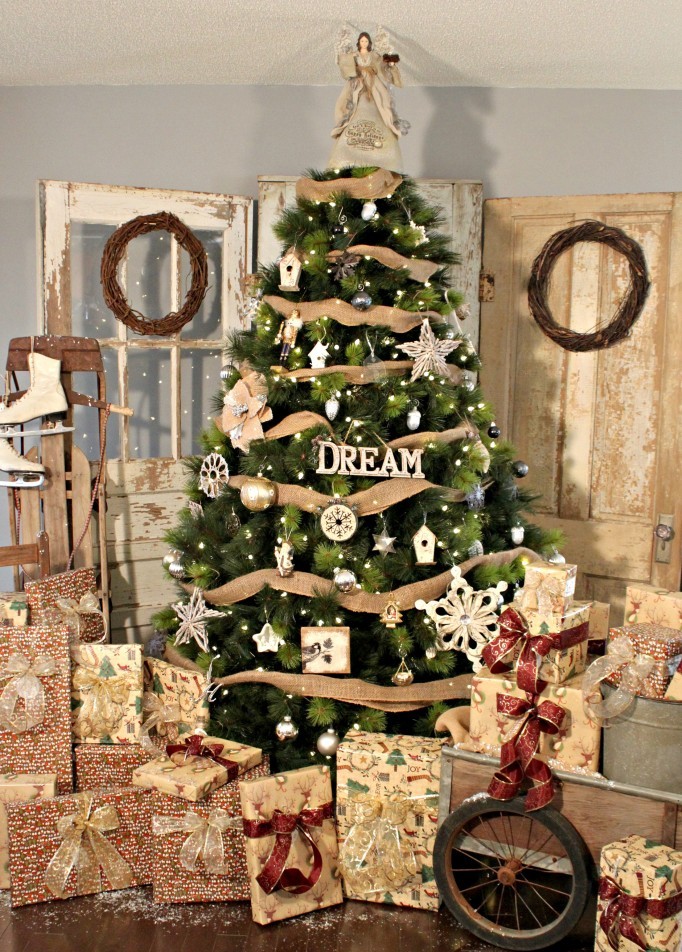 rustic-christmas-tree-decor