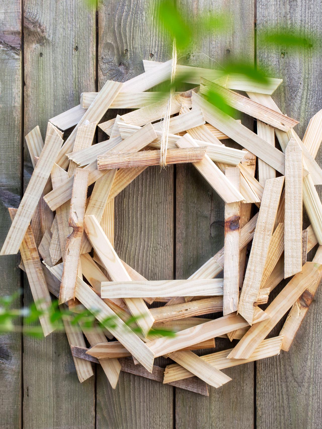 scrap-wood-christmas-wreath