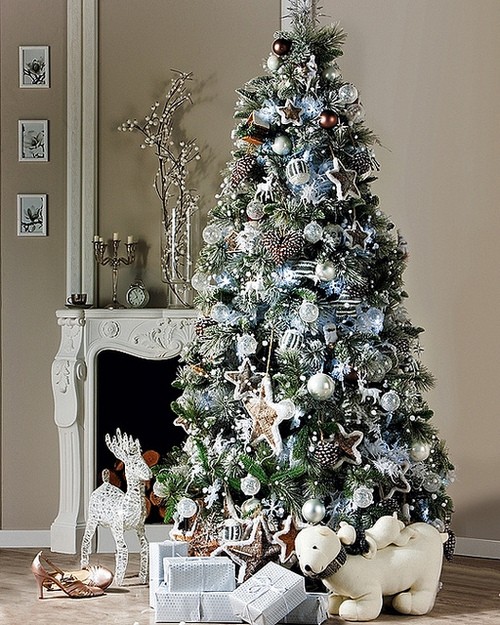 silver-christmas-tree-decorations