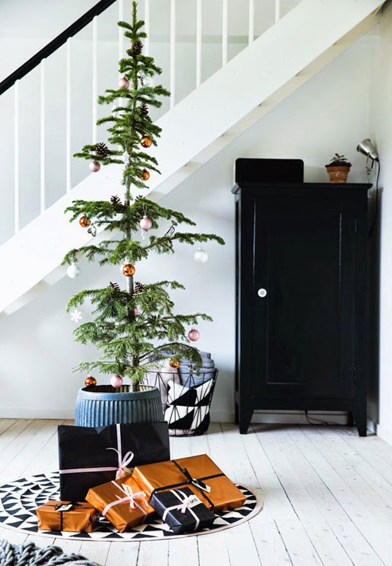 simple-christmas-tree-decoration