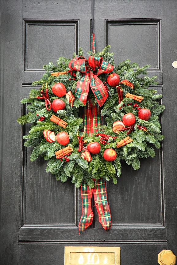 tartan-christmas-wreath-with-ribbon