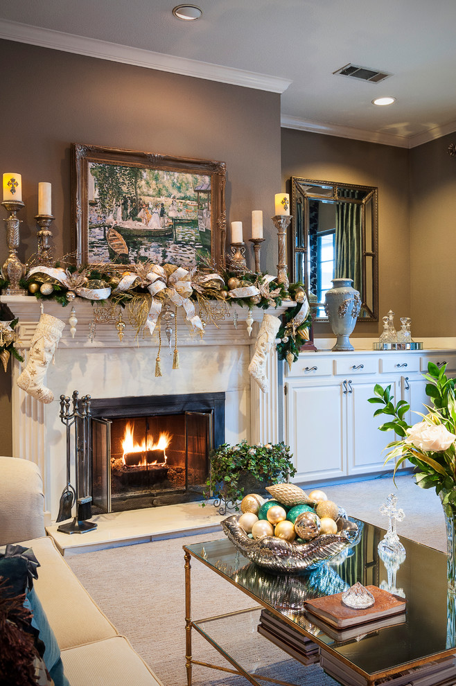 traditional-living-room-christmas-decorating-ideas