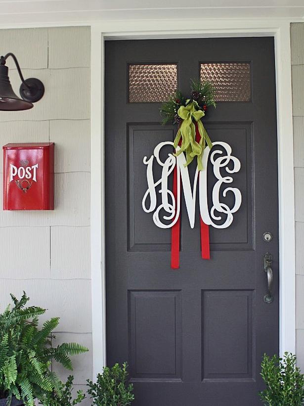 30 Creative Front Door Christmas Decorations - Flawssy