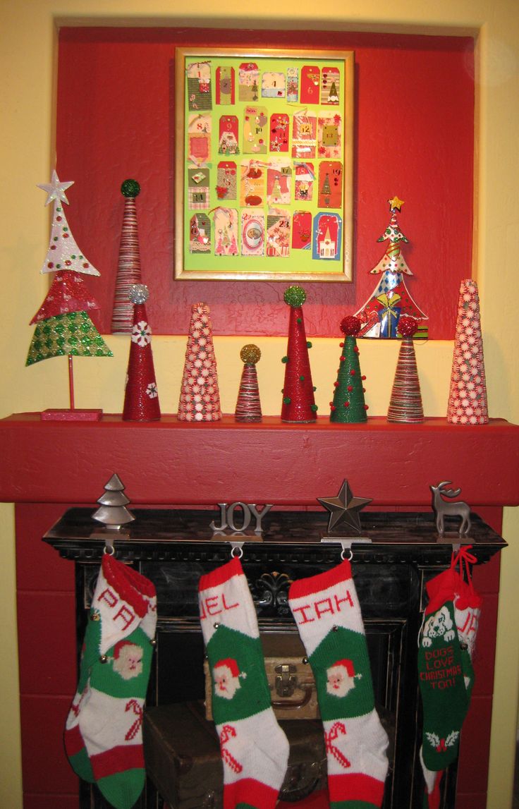 whimsical-christmas-mantel-decor