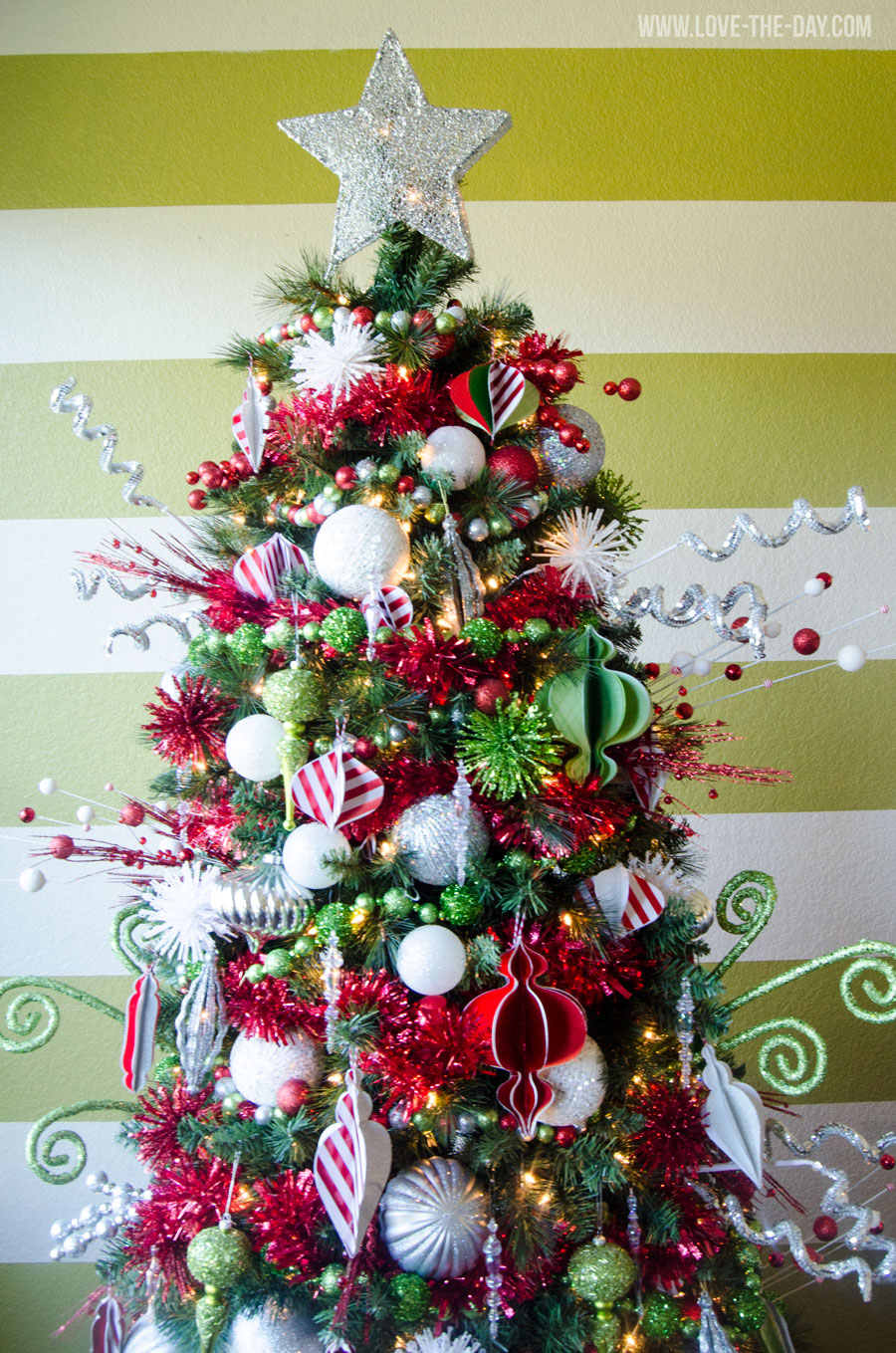 whimsical-christmas-tree-decorating-ideas