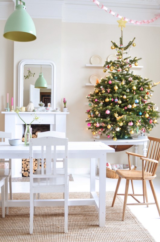 whimsical-christmas-tree-decorating