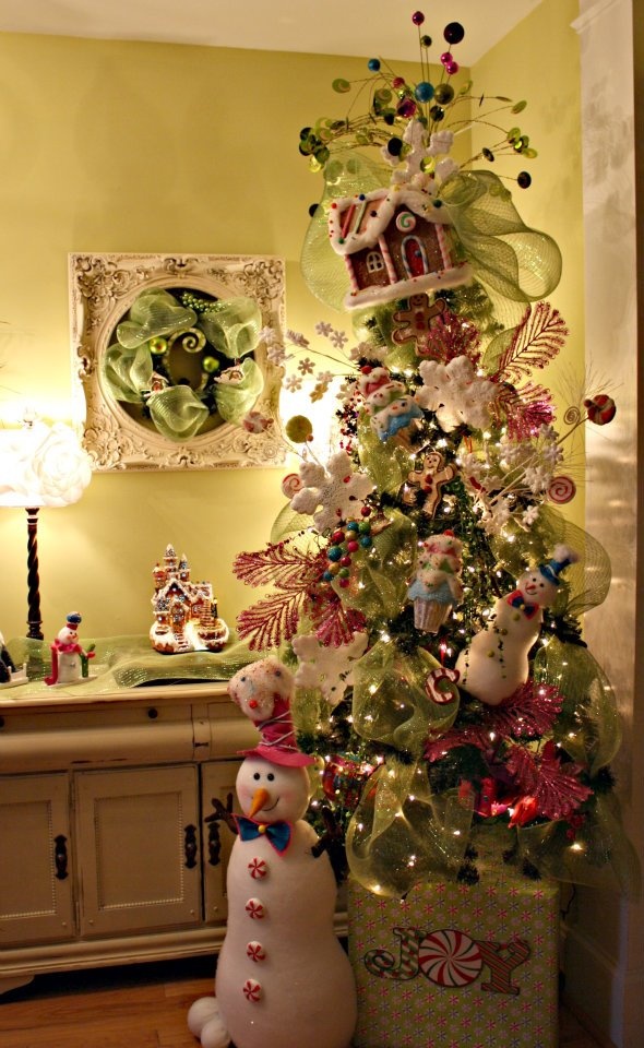 whimsical-christmas-tree-theme
