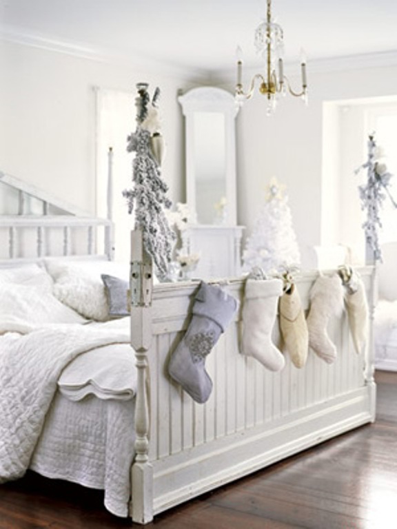 white-christmas-bedroom-decoration