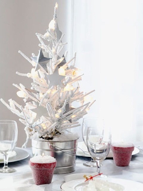 white-christmas-tree-table-centerpieces