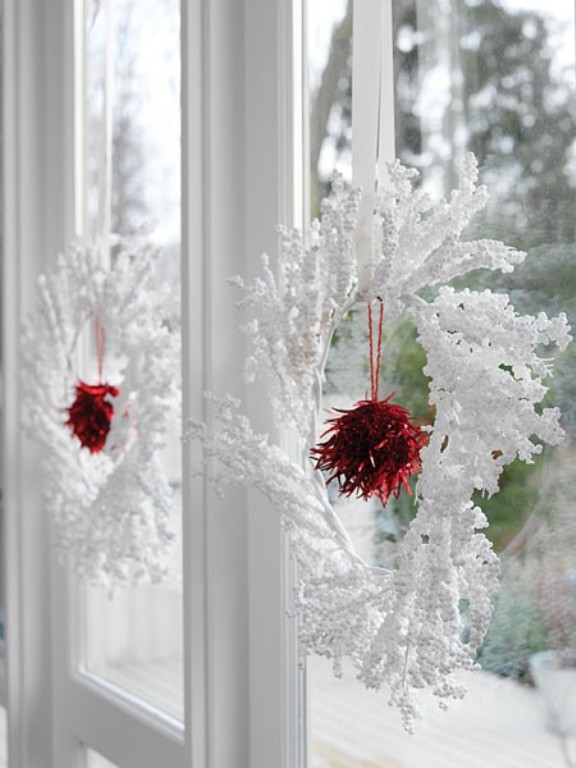 white-christmas-wreaths-decorating-ideas