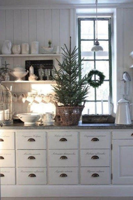 white-kitchen-christmas