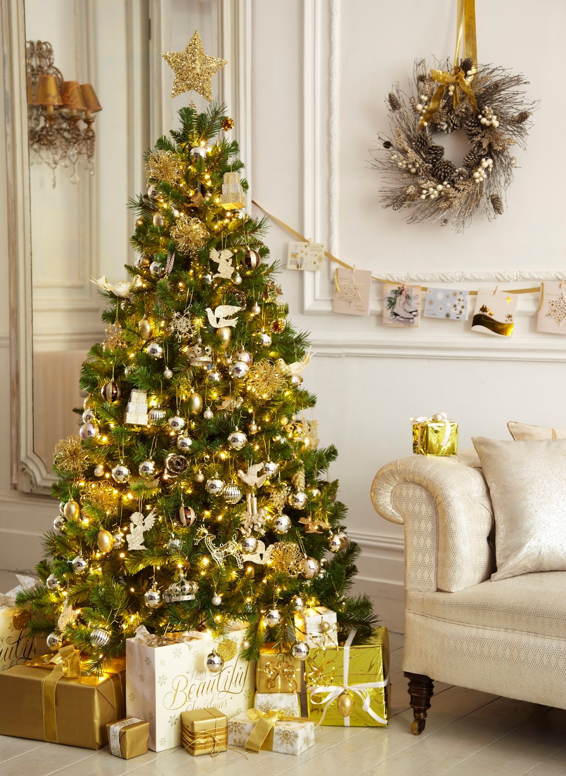 30 Gold Christmas Decorations Ideas For Home - Flawssy