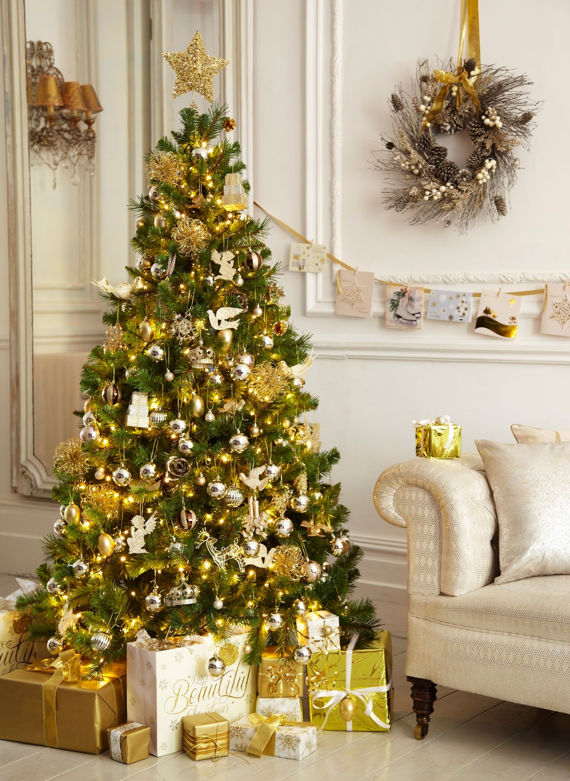 30 Gold Christmas Decorations Ideas For Home Flawssy