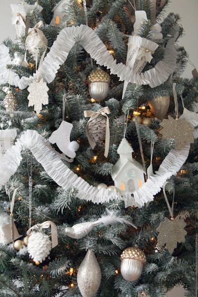 white-and-silver-christmas-tree-decoration