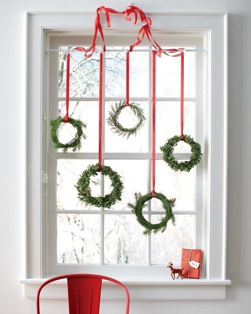 window-christmas-wreath-idea