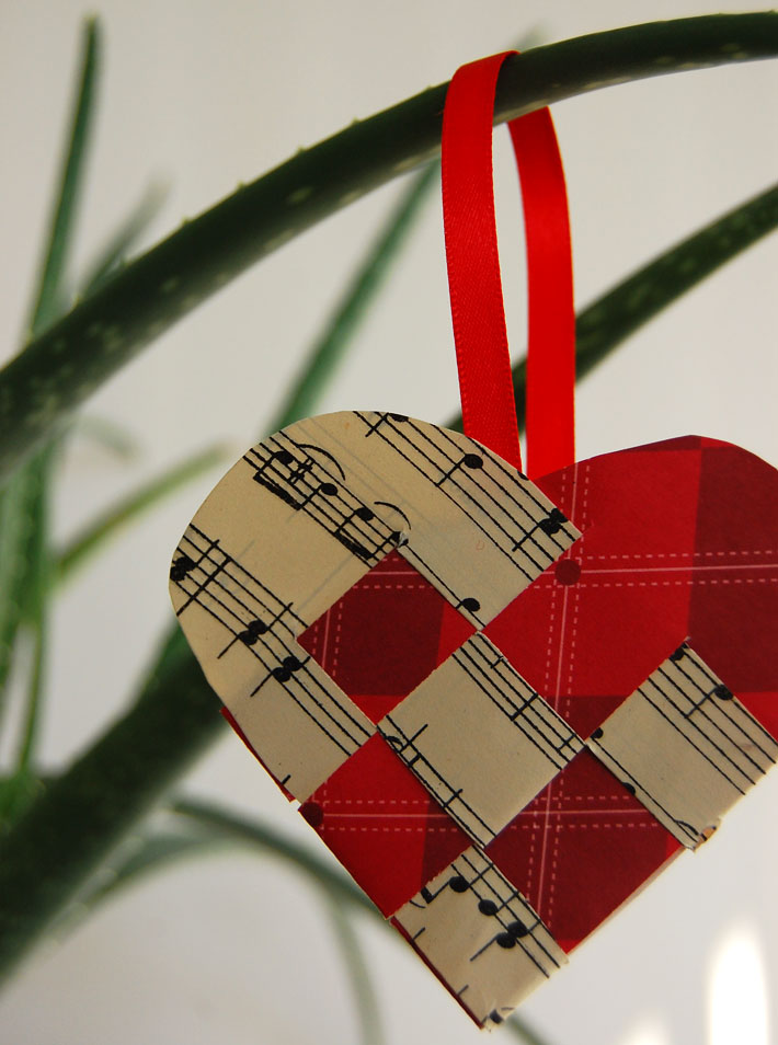 woven-paper-heart-christmas-ornament