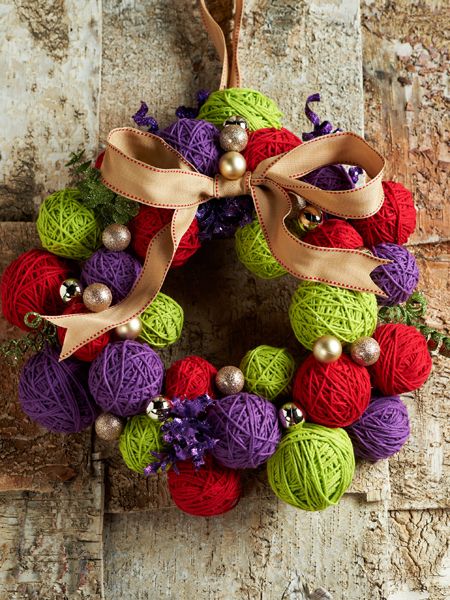 yarn-ball-wreath