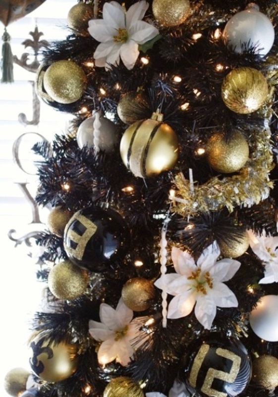 black-and-gold-christmas-tree-decor-design