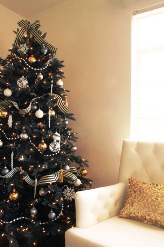 black-and-gold-christmas-tree-idea
