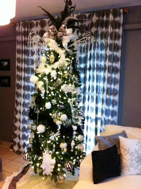 black-and-white-christmas-tree-decoration
