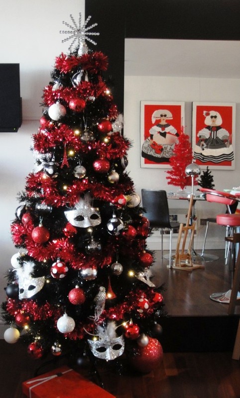 black-and-white-christmas-tree-decorations-design