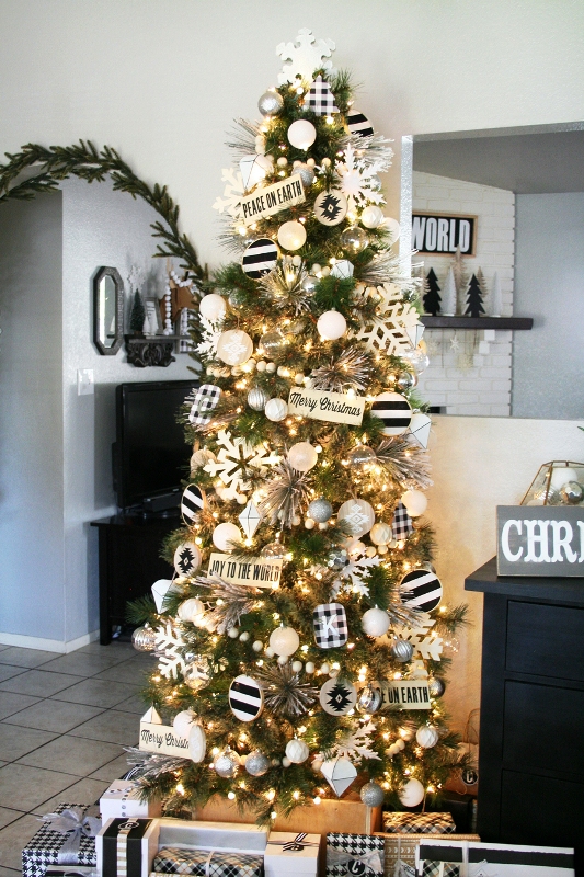 black-and-white-christmas-tree-fine-ideas